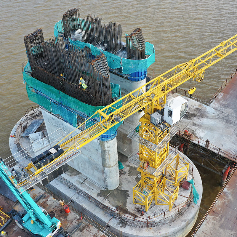 Bridge steel formwork solution for box girder construction